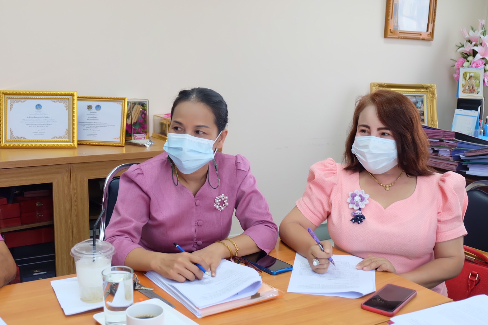พช.ยโสธร  ประชุมเร่งรัด กลั่นกรองการดำเนินงานก่อสร้างชลประทาน โครงการพัฒนาพื้นที่ต้นแบบการพัฒนาคุณภาพชีวิตตามหลักทฤษฎีใหม่ประยุกต์สู่  “โคก หนอง นา โมเดล”  และโครงการพัฒนาหมู่บ้านเศรษฐกิจพอเพียง  กิจกรรม พัฒนาศูนย์เรียนรู้ทฤษฎีใหม่รูปแบบ  “โคก หนอง นา โมเดล”