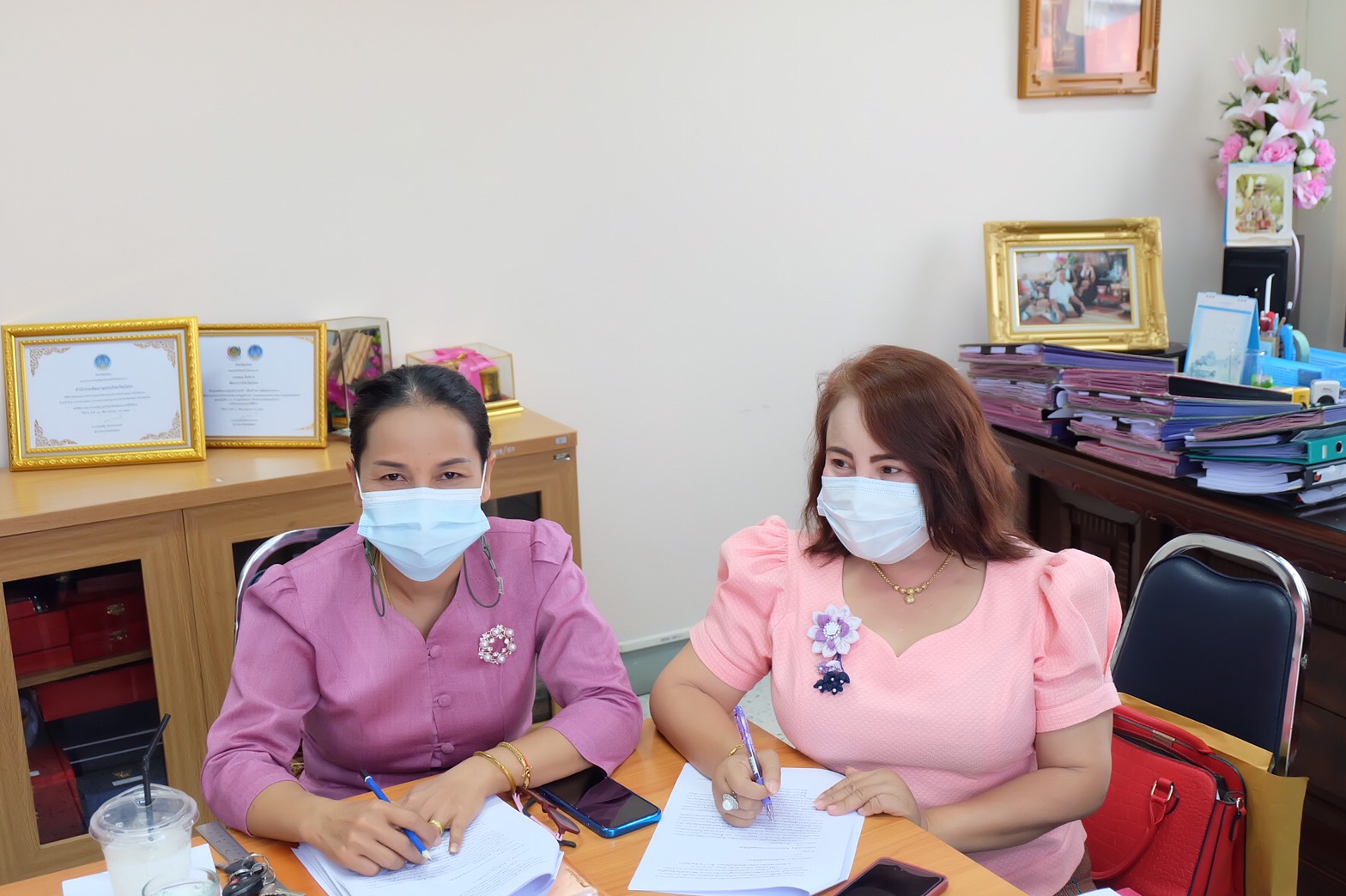 พช.ยโสธร  ประชุมเร่งรัด กลั่นกรองการดำเนินงานก่อสร้างชลประทาน โครงการพัฒนาพื้นที่ต้นแบบการพัฒนาคุณภาพชีวิตตามหลักทฤษฎีใหม่ประยุกต์สู่  “โคก หนอง นา โมเดล”  และโครงการพัฒนาหมู่บ้านเศรษฐกิจพอเพียง  กิจกรรม พัฒนาศูนย์เรียนรู้ทฤษฎีใหม่รูปแบบ  “โคก หนอง นา โมเดล”