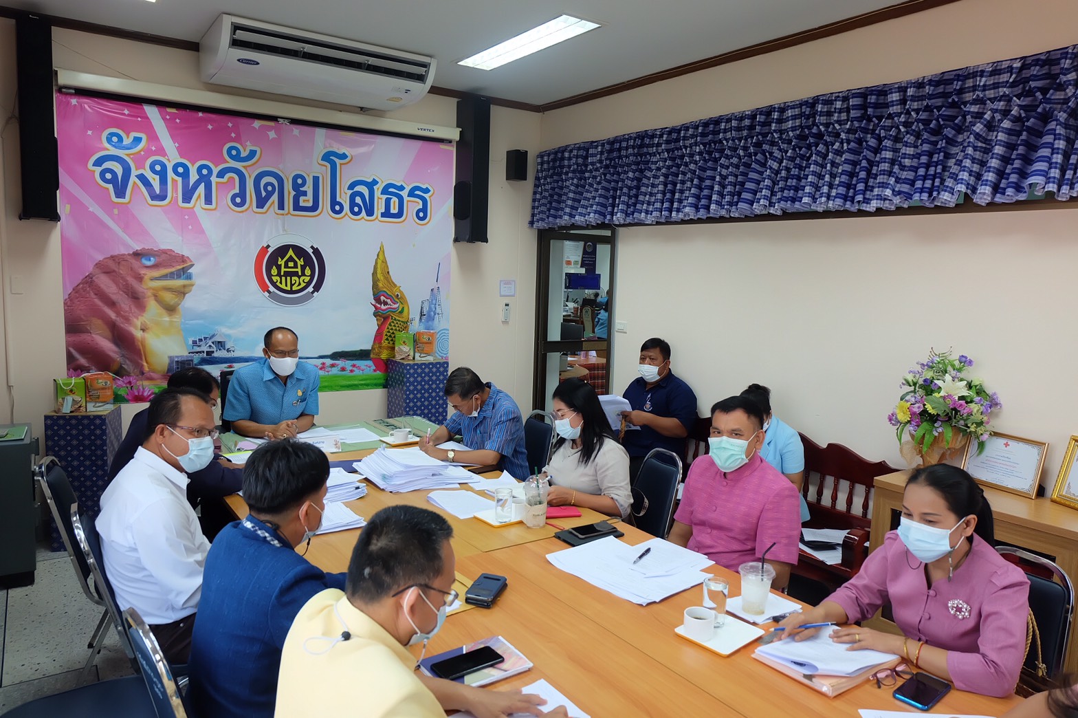 พช.ยโสธร  ประชุมเร่งรัด กลั่นกรองการดำเนินงานก่อสร้างชลประทาน โครงการพัฒนาพื้นที่ต้นแบบการพัฒนาคุณภาพชีวิตตามหลักทฤษฎีใหม่ประยุกต์สู่  “โคก หนอง นา โมเดล”  และโครงการพัฒนาหมู่บ้านเศรษฐกิจพอเพียง  กิจกรรม พัฒนาศูนย์เรียนรู้ทฤษฎีใหม่รูปแบบ  “โคก หนอง นา โมเดล”