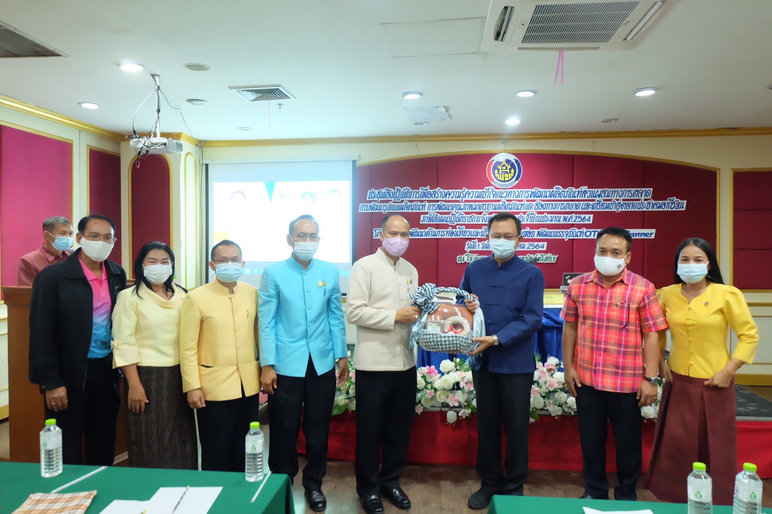 พช.ยโสธร  จัดประชุมโครงการพัฒนาด้านการท่องเที่ยวและบริการ กิจกรรมย่อย พัฒนาบรรจุภัณฑ์ OTOP และ Banner