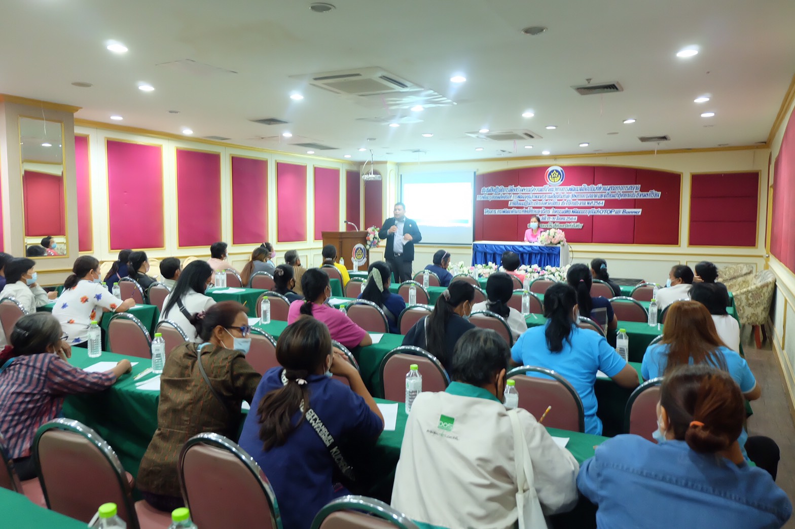 พช.ยโสธร  จัดประชุมโครงการพัฒนาด้านการท่องเที่ยวและบริการ กิจกรรมย่อย พัฒนาบรรจุภัณฑ์ OTOP และ Banner