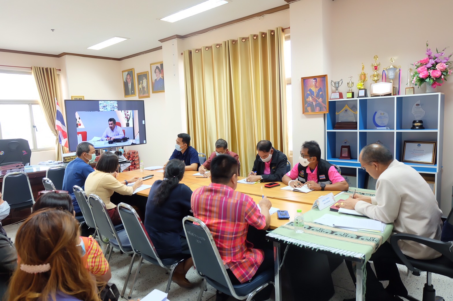 พช.ยโสธร  ร่วมรับฟังการประชุม เพื่อซักซ้อมความเข้าใจการดำเนินงาน โครงการพัฒนาพื้นที่ต้นแบบการพัฒนาคุณภาพชีวิตตามหลักทฤษฎีใหม่  ประยุกต์สู่ “โคก หนอง นา โมเดล” ผ่านระบบวีดิทัศน์ทางไกล (Video Conference)