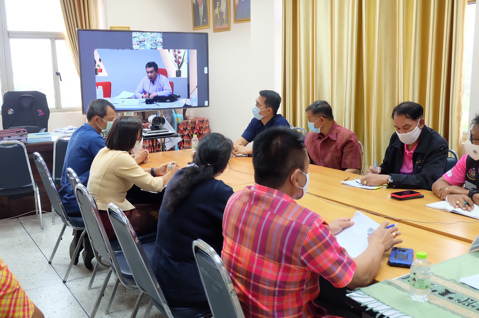 พช.ยโสธร  ร่วมรับฟังการประชุม เพื่อซักซ้อมความเข้าใจการดำเนินงาน โครงการพัฒนาพื้นที่ต้นแบบการพัฒนาคุณภาพชีวิตตามหลักทฤษฎีใหม่  ประยุกต์สู่ “โคก หนอง นา โมเดล” ผ่านระบบวีดิทัศน์ทางไกล (Video Conference)