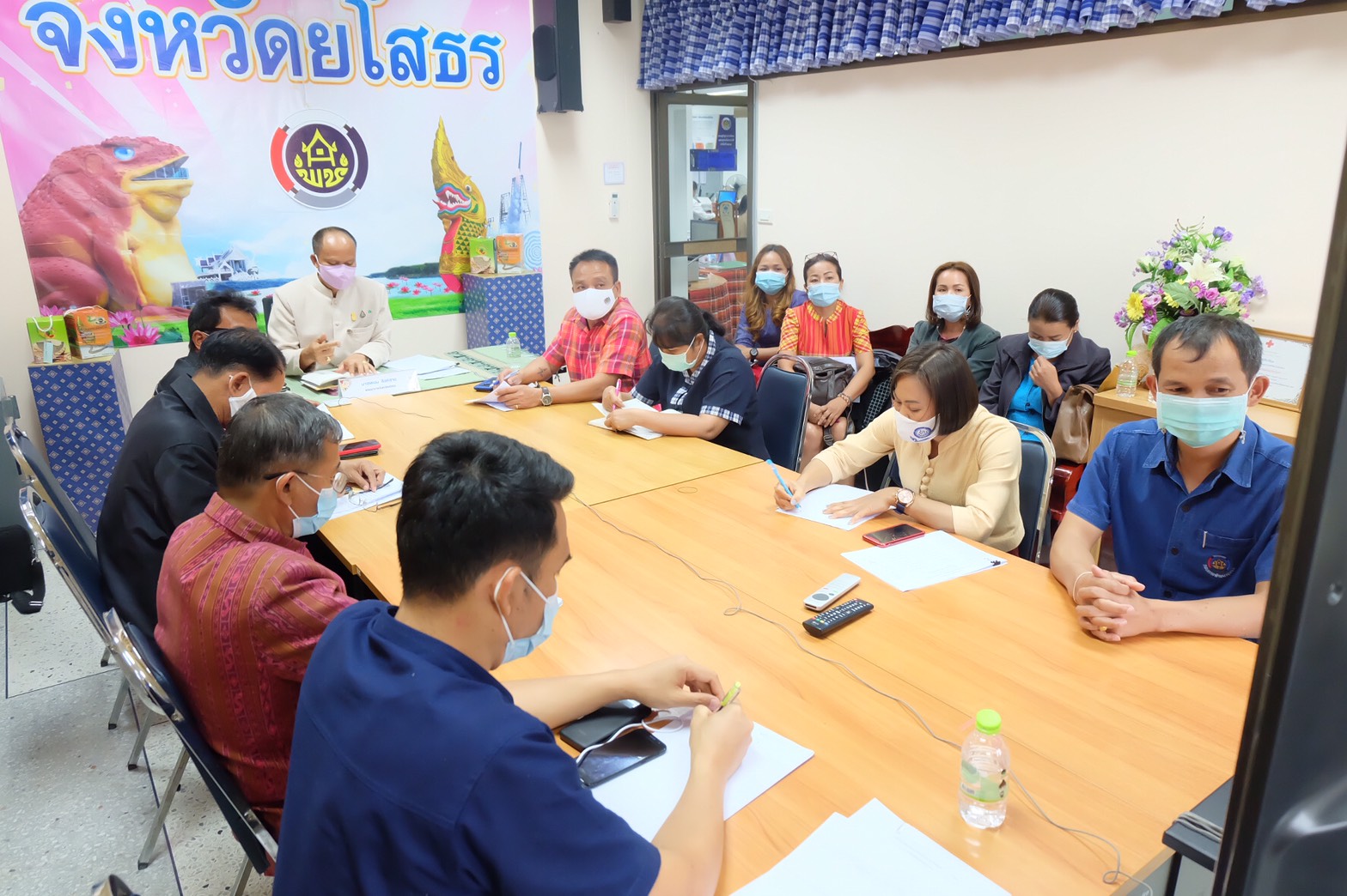 พช.ยโสธร  ร่วมรับฟังการประชุม เพื่อซักซ้อมความเข้าใจการดำเนินงาน โครงการพัฒนาพื้นที่ต้นแบบการพัฒนาคุณภาพชีวิตตามหลักทฤษฎีใหม่  ประยุกต์สู่ “โคก หนอง นา โมเดล” ผ่านระบบวีดิทัศน์ทางไกล (Video Conference)