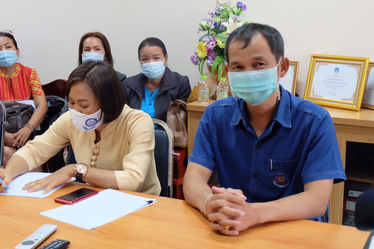 พช.ยโสธร  ร่วมรับฟังการประชุม เพื่อซักซ้อมความเข้าใจการดำเนินงาน โครงการพัฒนาพื้นที่ต้นแบบการพัฒนาคุณภาพชีวิตตามหลักทฤษฎีใหม่  ประยุกต์สู่ “โคก หนอง นา โมเดล” ผ่านระบบวีดิทัศน์ทางไกล (Video Conference)