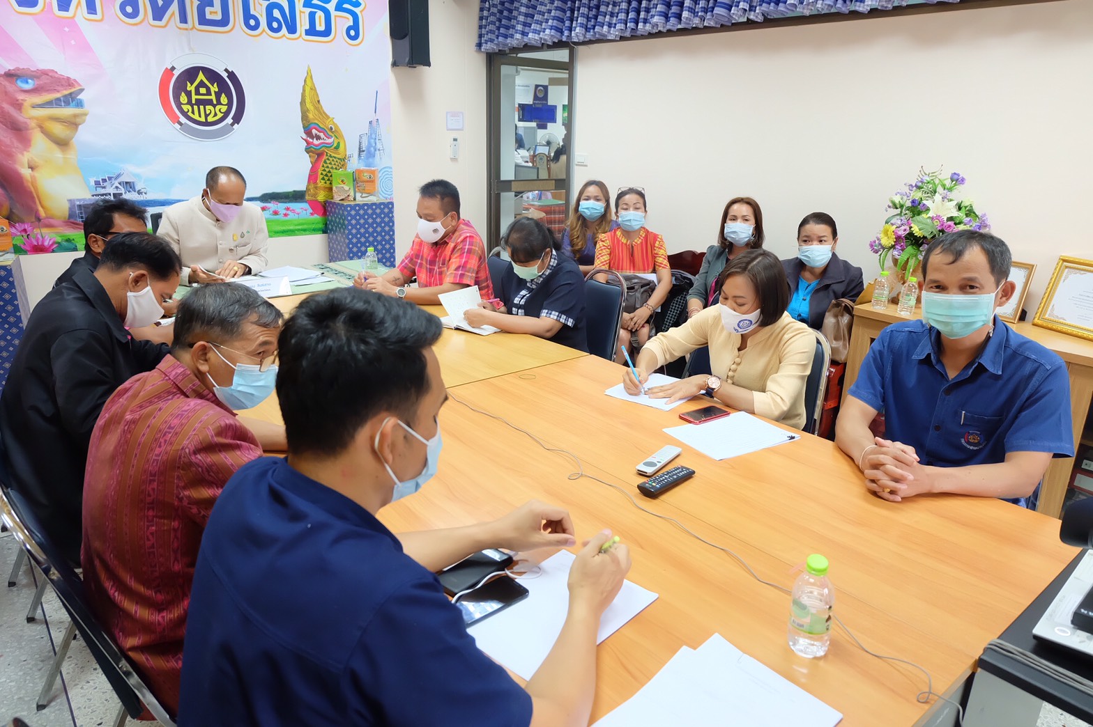 พช.ยโสธร  ร่วมรับฟังการประชุม เพื่อซักซ้อมความเข้าใจการดำเนินงาน โครงการพัฒนาพื้นที่ต้นแบบการพัฒนาคุณภาพชีวิตตามหลักทฤษฎีใหม่  ประยุกต์สู่ “โคก หนอง นา โมเดล” ผ่านระบบวีดิทัศน์ทางไกล (Video Conference)