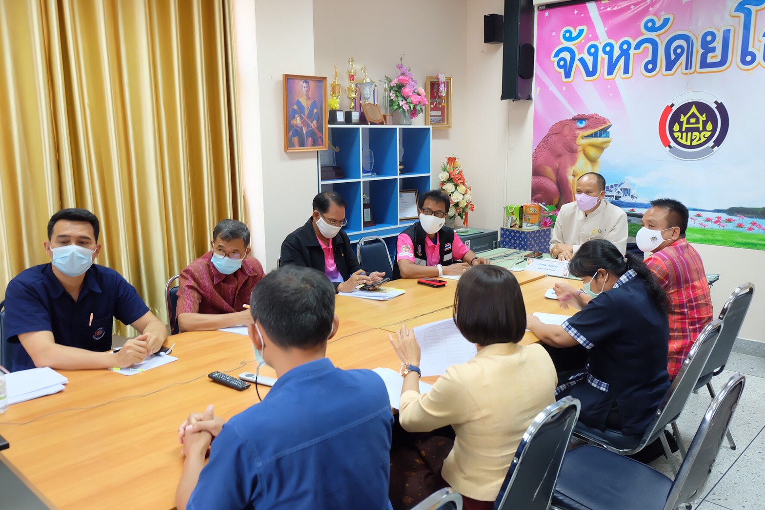 พช.ยโสธร  ร่วมรับฟังการประชุม เพื่อซักซ้อมความเข้าใจการดำเนินงาน โครงการพัฒนาพื้นที่ต้นแบบการพัฒนาคุณภาพชีวิตตามหลักทฤษฎีใหม่  ประยุกต์สู่ “โคก หนอง นา โมเดล” ผ่านระบบวีดิทัศน์ทางไกล (Video Conference)