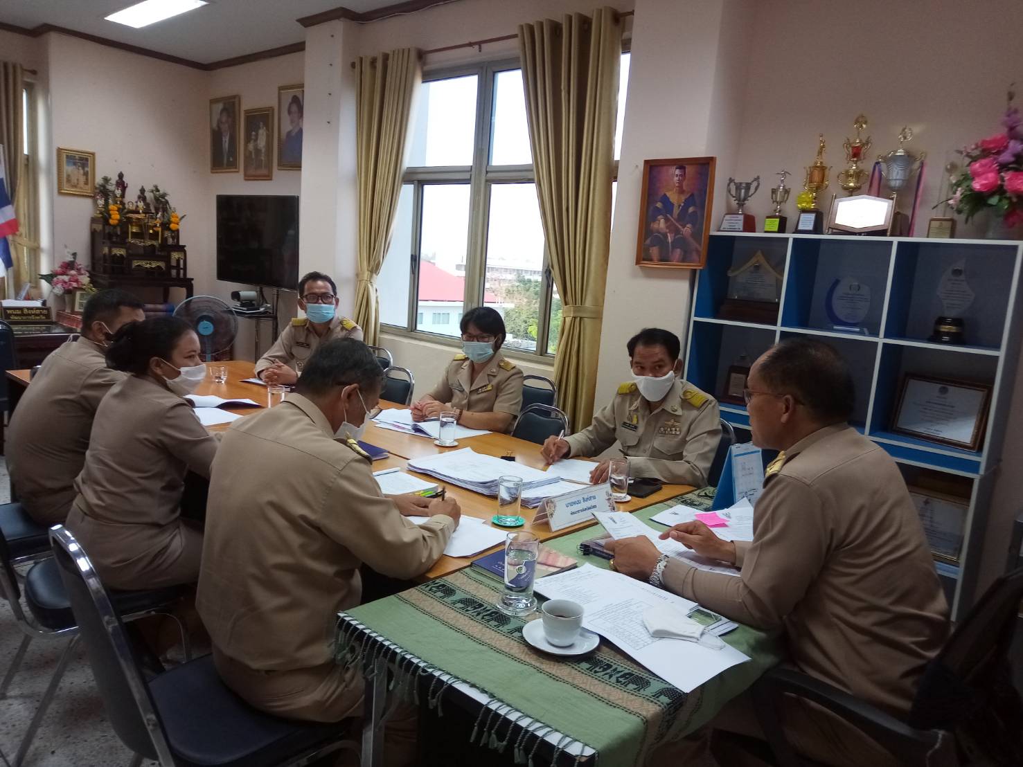 พช. ยโสธร จัดประชุมพิจารณาตรวจกลั่นกรองการดำเนินงานก่อสร้างชลประทานโครงการพัฒนาพื้นที่ต้นแบบการพัฒนาคุณภาพชีวิตตามหลักทฤษฎีใหม่ประยุกต์สู่ “โคก หนอง นา โมเดล”