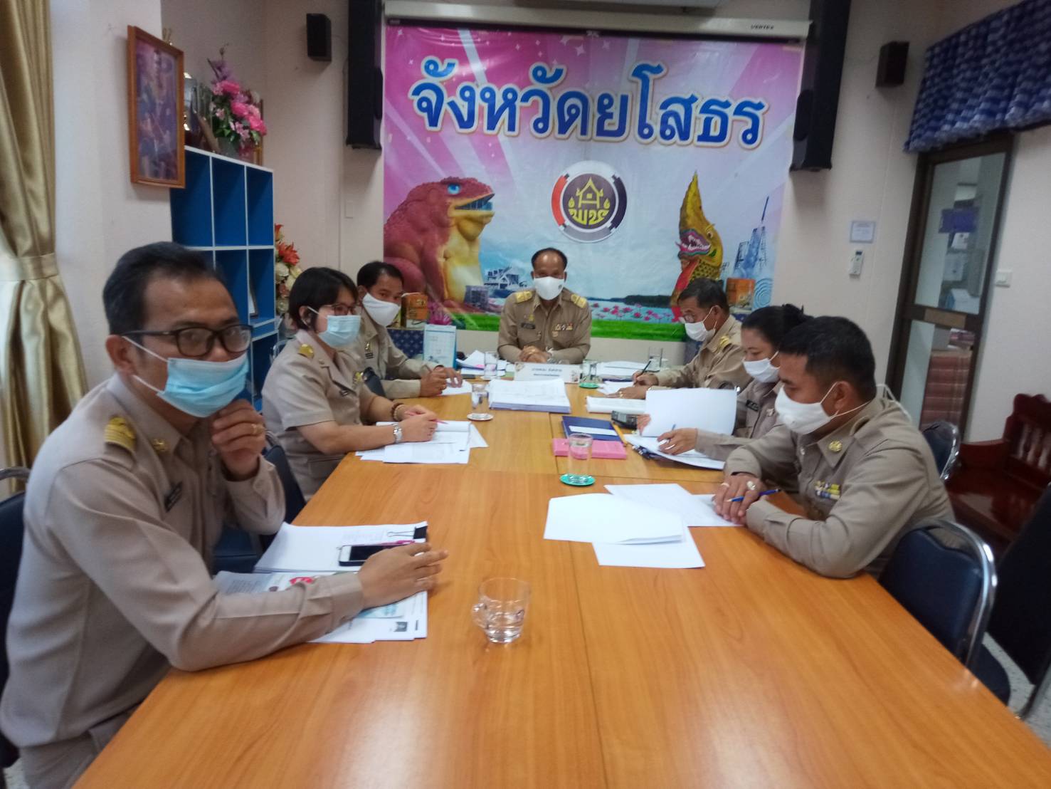 พช. ยโสธร จัดประชุมพิจารณาตรวจกลั่นกรองการดำเนินงานก่อสร้างชลประทานโครงการพัฒนาพื้นที่ต้นแบบการพัฒนาคุณภาพชีวิตตามหลักทฤษฎีใหม่ประยุกต์สู่ “โคก หนอง นา โมเดล”