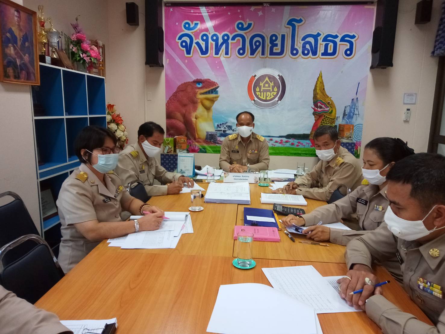 พช. ยโสธร จัดประชุมพิจารณาตรวจกลั่นกรองการดำเนินงานก่อสร้างชลประทานโครงการพัฒนาพื้นที่ต้นแบบการพัฒนาคุณภาพชีวิตตามหลักทฤษฎีใหม่ประยุกต์สู่ “โคก หนอง นา โมเดล”