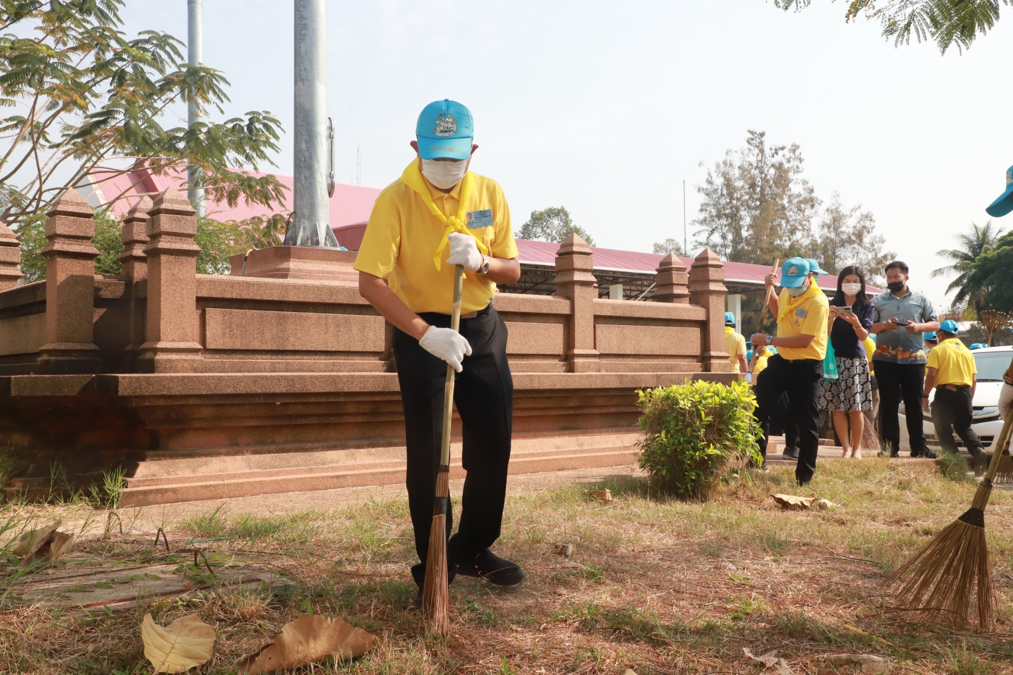จังหวัดยโสธร ร่วมกับ พช.ยโสธร จัดกิจกรรมจิตอาสาพัฒนาเนื่องในวันคล้ายวันพระราชสมภพสมเด็จพระกนิษฐาธิราชเจ้า กรมสมเด็จพระเทพรัตนราชสุดาฯ สยามบรมราชกุมารี ในวันที่ 2 เมษายน 2564