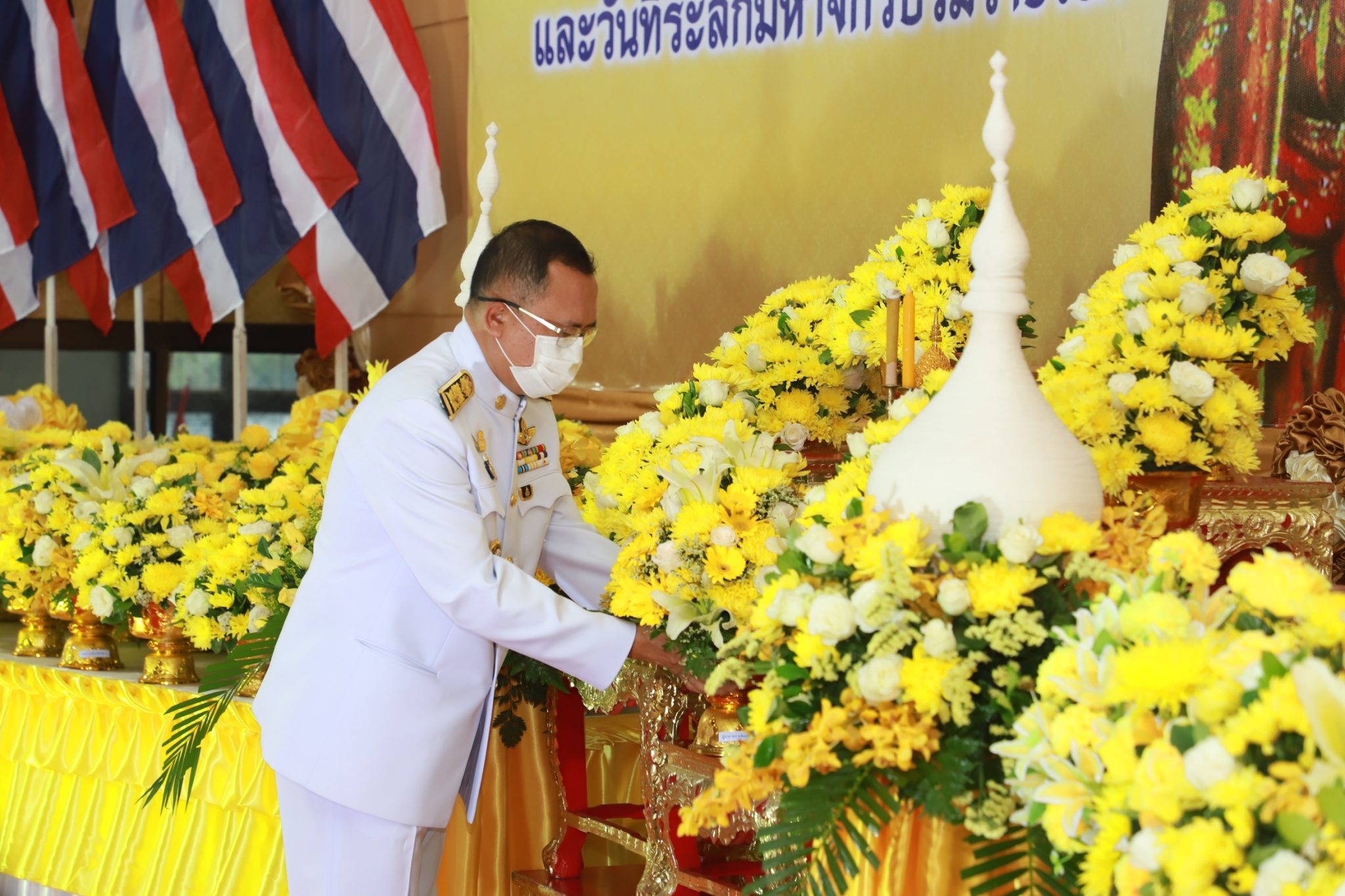 พช.ยโสธร ร่วมพิธีถวายเครื่องราชสักการะ เนื่องในวันพระบาทสมเด็จพระพุทธยอดฟ้าจุฬาโลกมหาราชและวันที่ระลึกมหาจักรีบรมราชวงศ์