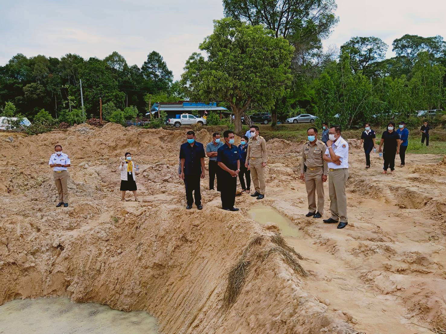 ?พช.ยโสธร  พ่อเมืองยโสธร พร้อมส่วนราชการ มอบเงิน สิ่งของครอบครัว 2 พี่น้องที่จมน้ำเสียชีวิต