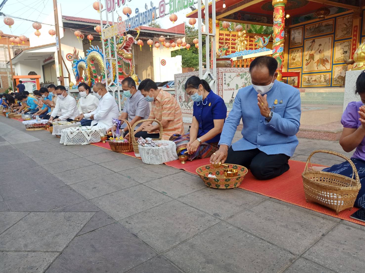 พช.ยโสธร  พัฒนาการจังหวัดยโสธร ร่วมทำบุญตักบาตรย้อนยุควิถีถิ่น วิถีไทย