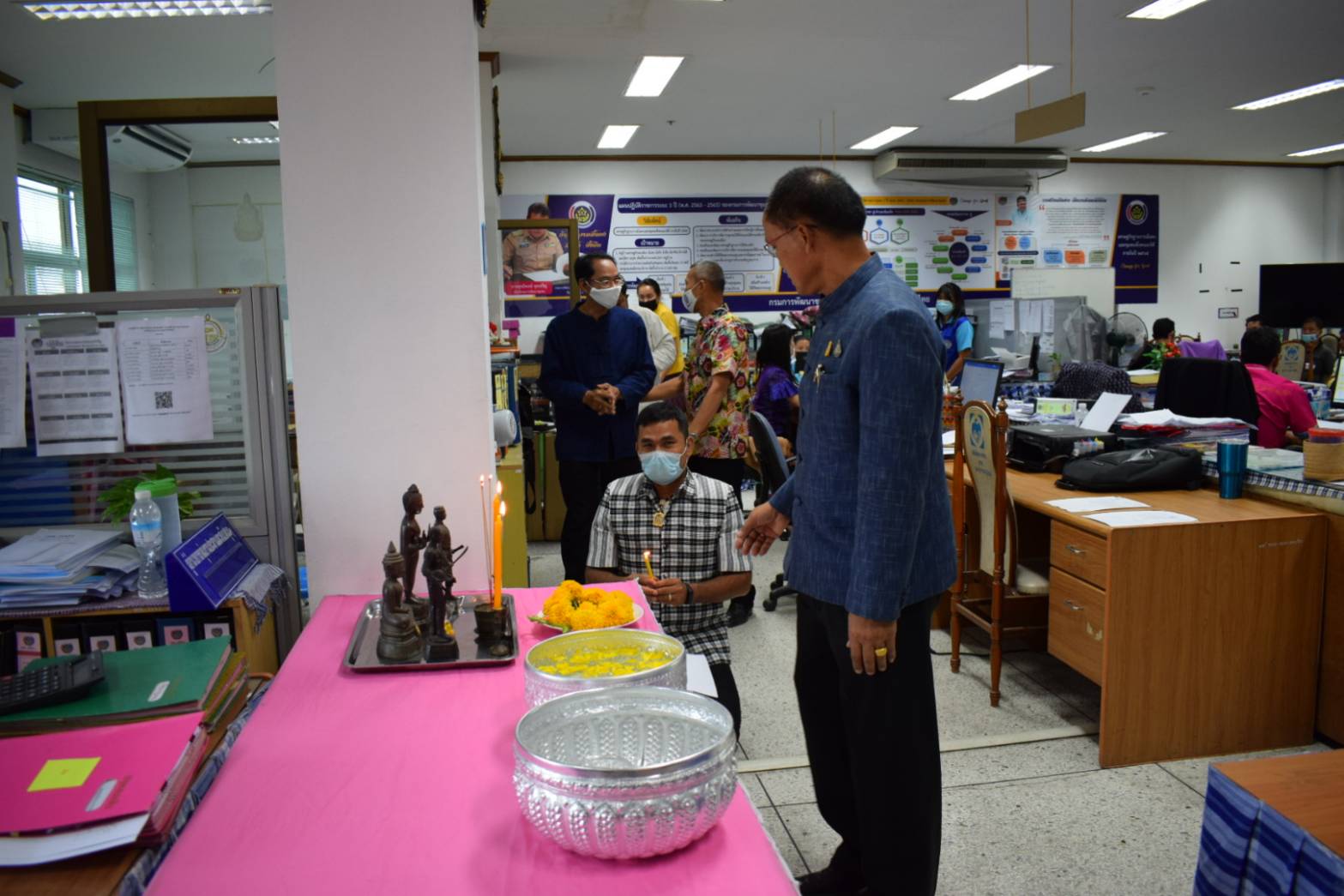 พัฒนาการจังหวัดยโสธร นำทีมพัฒนาชุมชน สืบสานคุณค่าทางวัฒนธรรมเนื่องในประเพณีสงกรานต์ ประจำปีพุทธศักราช 2564 ภายในกรอบแนวคิดสงกรานต์วิถีใหม่ สืบสานวัฒนธรรมไทย