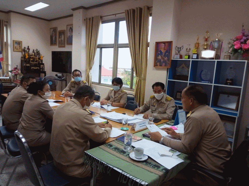 พช. ยโสธร จัดประชุมพิจารณาตรวจกลั่นกรองการดำเนินงานก่อสร้างชลประทานโครงการพัฒนาพื้นที่ต้นแบบการพัฒนาคุณภาพชีวิตตามหลักทฤษฎีใหม่ประยุกต์สู่ “โคก หนอง นา โมเดล”