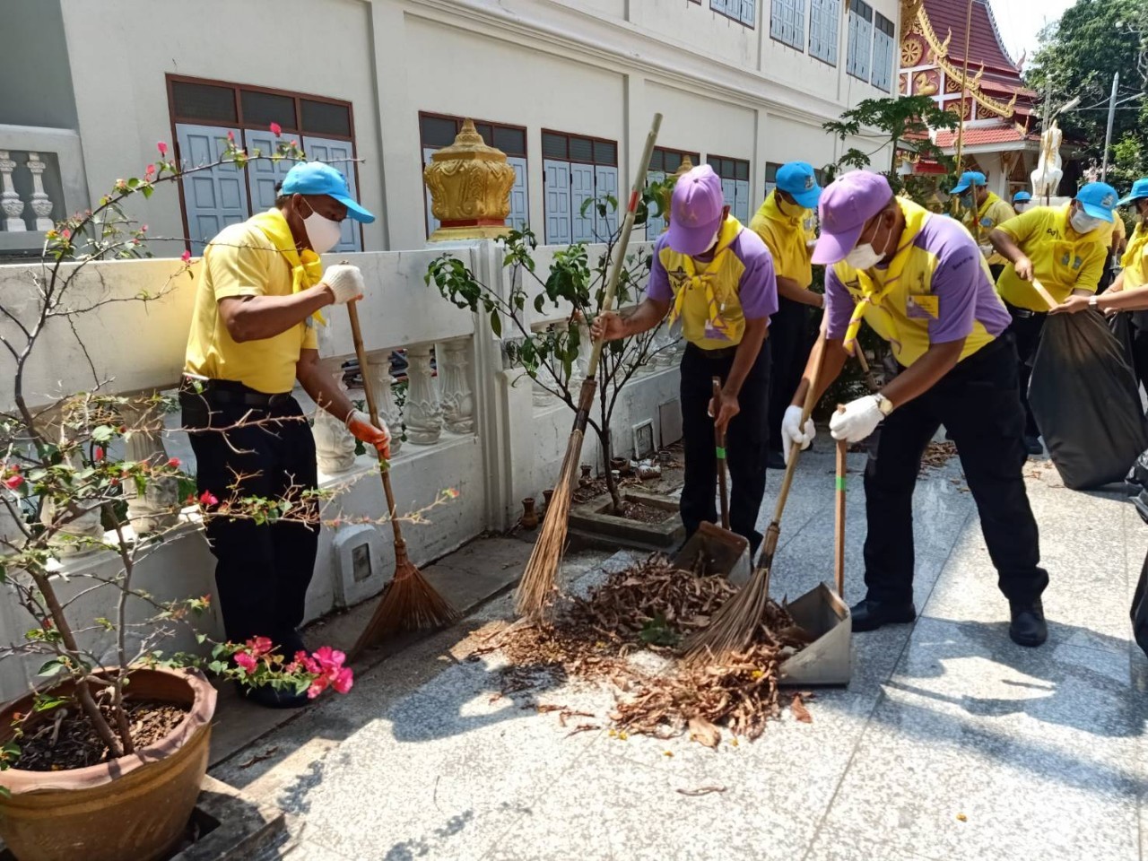 พช.ยโสธร ร่วมพิธีถวายเครื่องราชสักการะ เนื่องในวันพระบาทสมเด็จพระพุทธยอดฟ้าจุฬาโลกมหาราชและวันที่ระลึกมหาจักรีบรมราชวงศ์
