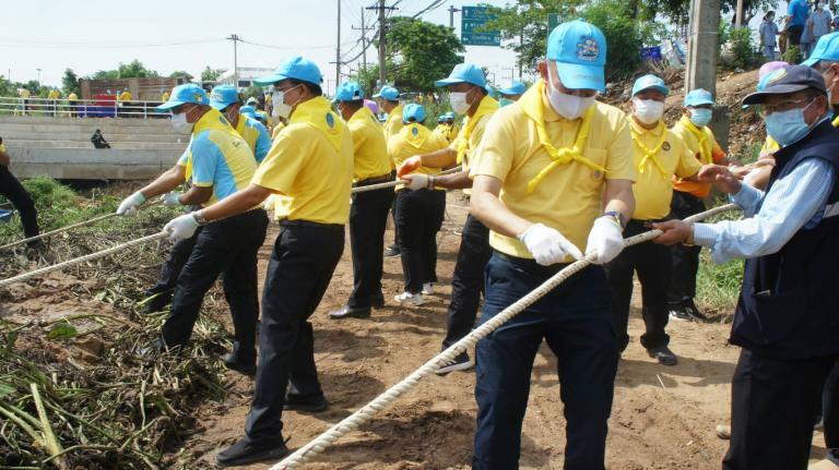 พช.ยโสธร ร่วมกิจกรรมจัดกิจกรรมจิตอาสาพัฒนา แก้ไขปัญหาวัชพืช สิ่งปฏิกูล และผักตบชวาในลำน้ำทวน บริเวณสะพานข้ามลำน้ำทวน  อ.เมืองยโสธร