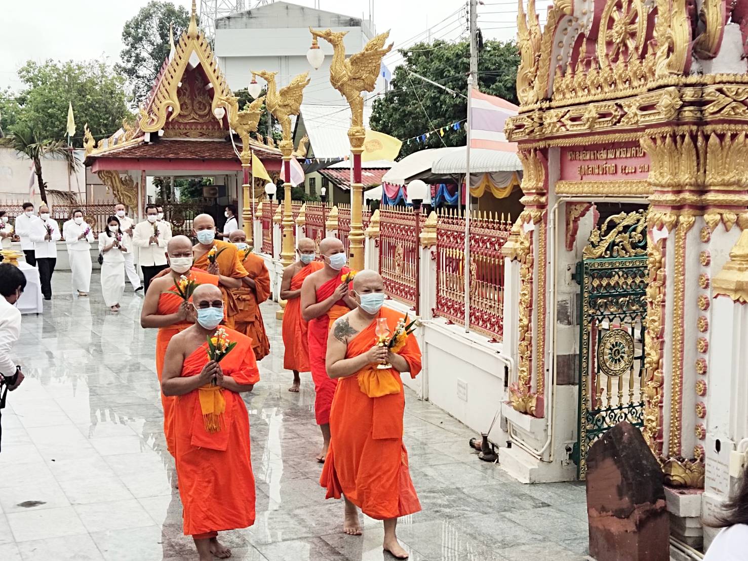 “สุดอัศจรรย์” พ่อเมืองยโสธร นำหัวหน้าส่วนราชการ พ่อค้า ประชาชน จัดกิจกรรมส่งเสริมพระพุทธศาสนา เนื่องในวันวิสาขบูชา วันสำคัญสากลของโลก ประจำปี 2564  นอกจากนี้ยังวันเพ็ญพุธ ซึ่งตรงกับวันพุธที่ 26 พฤษภาคม 2564
