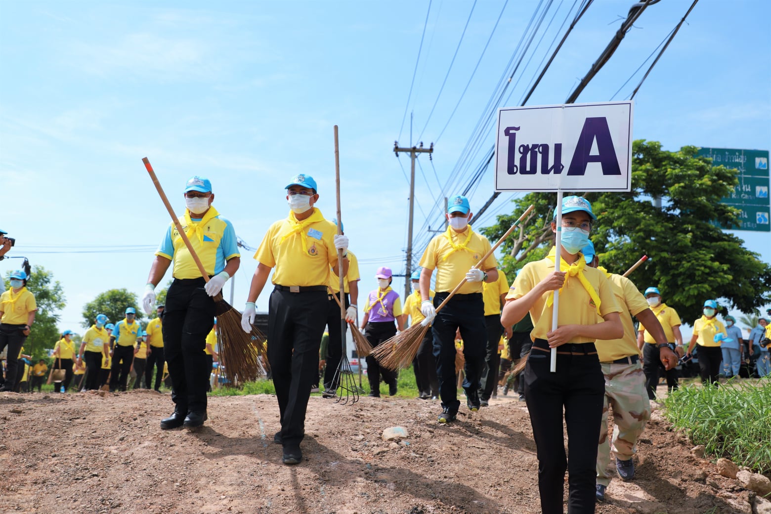พช.ยโสธร ร่วมกิจกรรมจัดกิจกรรมจิตอาสาพัฒนา แก้ไขปัญหาวัชพืช สิ่งปฏิกูล และผักตบชวาในลำน้ำทวน บริเวณสะพานข้ามลำน้ำทวน  อ.เมืองยโสธร