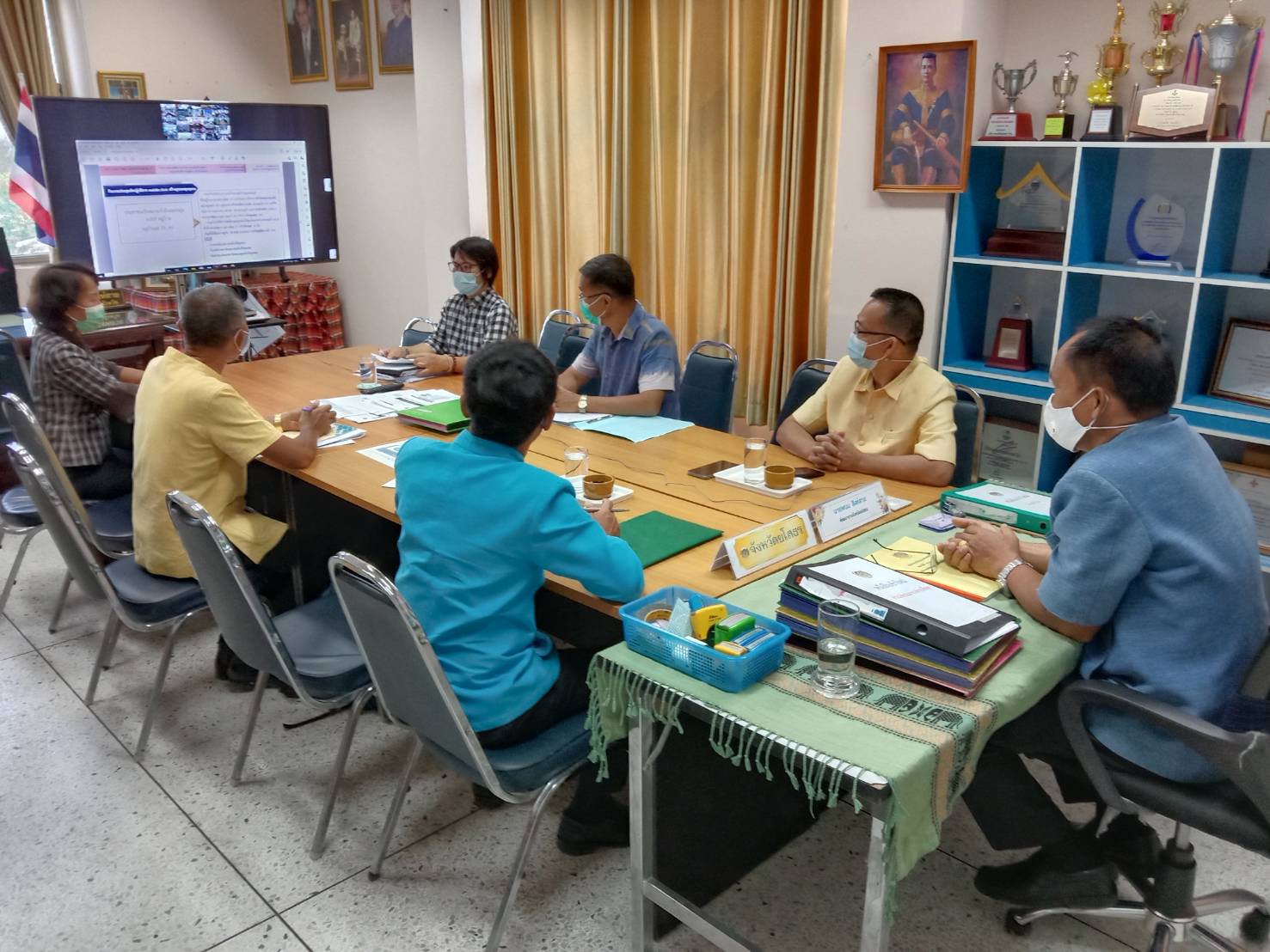 ? พช. ยโสธร ร่วมประชุมชี้แจงแนวทางการดำเนินกิจกรรมแผนการปฏิบัติงานและแผนการใช้จ่ายงบประมาณ กรมการพัฒนาชุมชน ประจำปีงบประมาณ 2564 โครงการเสริมสร้างความเข้มแข็งกองทุนชุมชนตามหลักธรรมาภิบาลและการเข้าถึงแหล่งทุน สำหรับไตรมาส 3-4 ผ่านระบบวีดีทัศน์ทางไกล (Video Conference) วันที่ 7 พฤษภาคม 2564 เวลา 9.00 น.