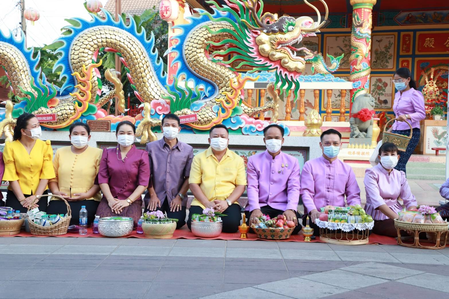 พจ.ยโสธร ร่วมกิจกรรมทำบุญตักบาตรวิถีถิ่น วิถีไทยเฉลิมพระเกียรติเนื่องในวันเฉลิมพระชนมพรรษาสมเด็จพระนางเจ้าสุทิดา พัชรสุธาพิมลลักษณ พระบรมราชินี 3 มิถุนายน 2564