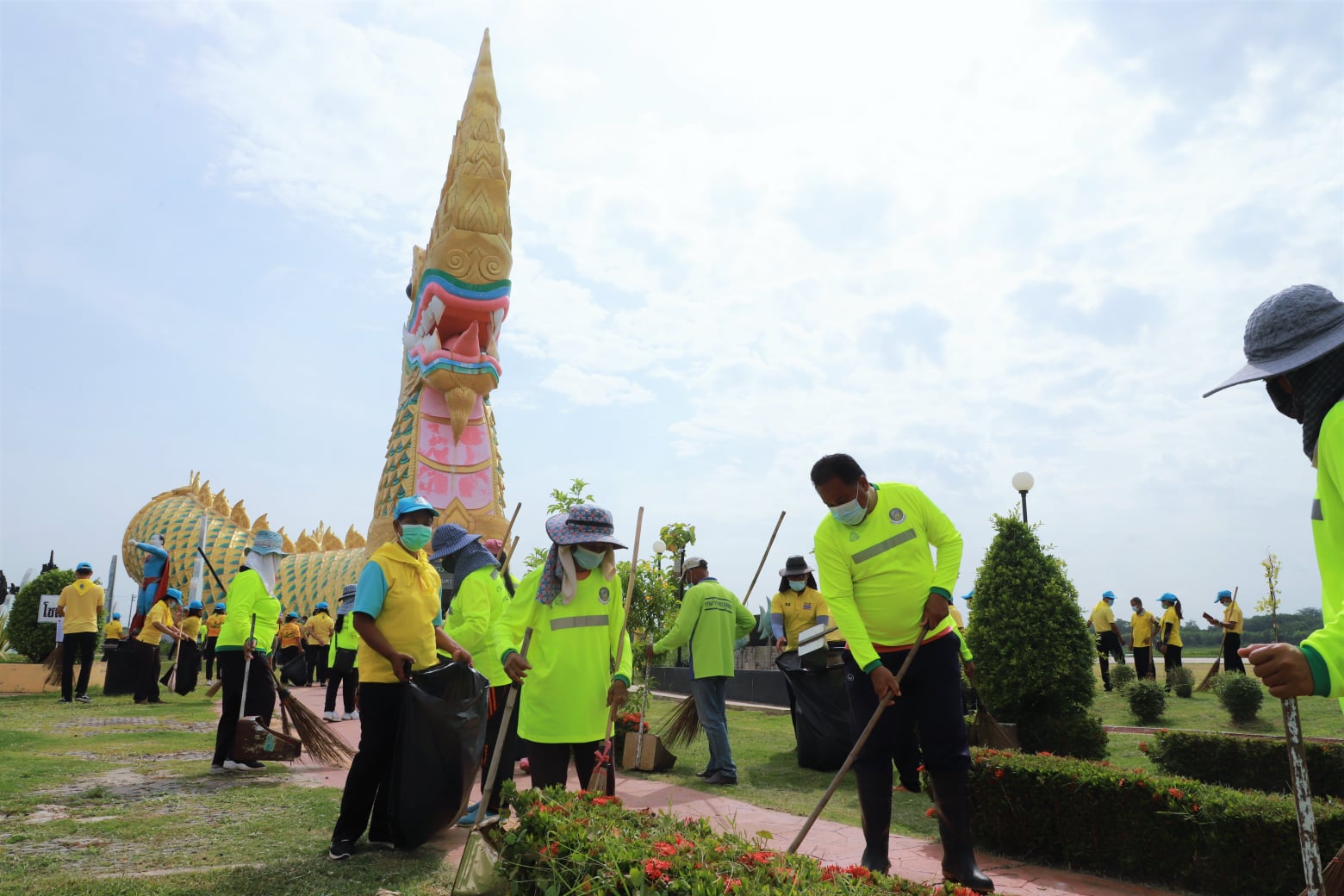 ร่วมกิจกรรมจิตอาสาพัฒนา บำเพ็ญสาธารณประโยชน์ ที่วิมานพญาแถน