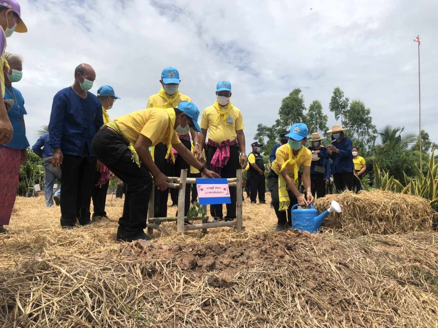 พ่อเมืองยโสธร ออนซอน โคก หนอง นา เปิดศูนย์เรียนรู้ต้นแบบและกิจกรรมเอามื้อสามัคคี พื้นที่อำเภอมหาชนะชัย