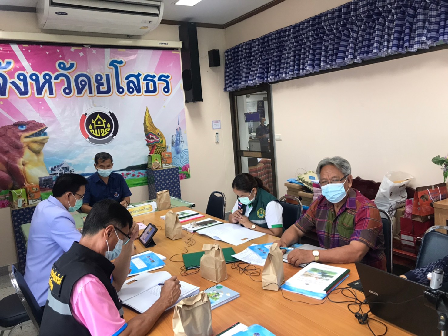 ประเมินผลอย่างเข้มข้น เป็นวันที่ 3 สำรับการประเมินผลการพัฒนาหมู่บ้านเศรษฐกิจพอเพียง       “อยู่เย็น เป็นสุข” และกิจกรรมพัฒนาชุมชนดีเด่น ประจำปี 2564 ผ่านห้องประชุมออนไลน์ (Session call) วันที่ 3 พื้นที่อำเภอทรายมูล,ค้อวัง,เมืองยโสธร