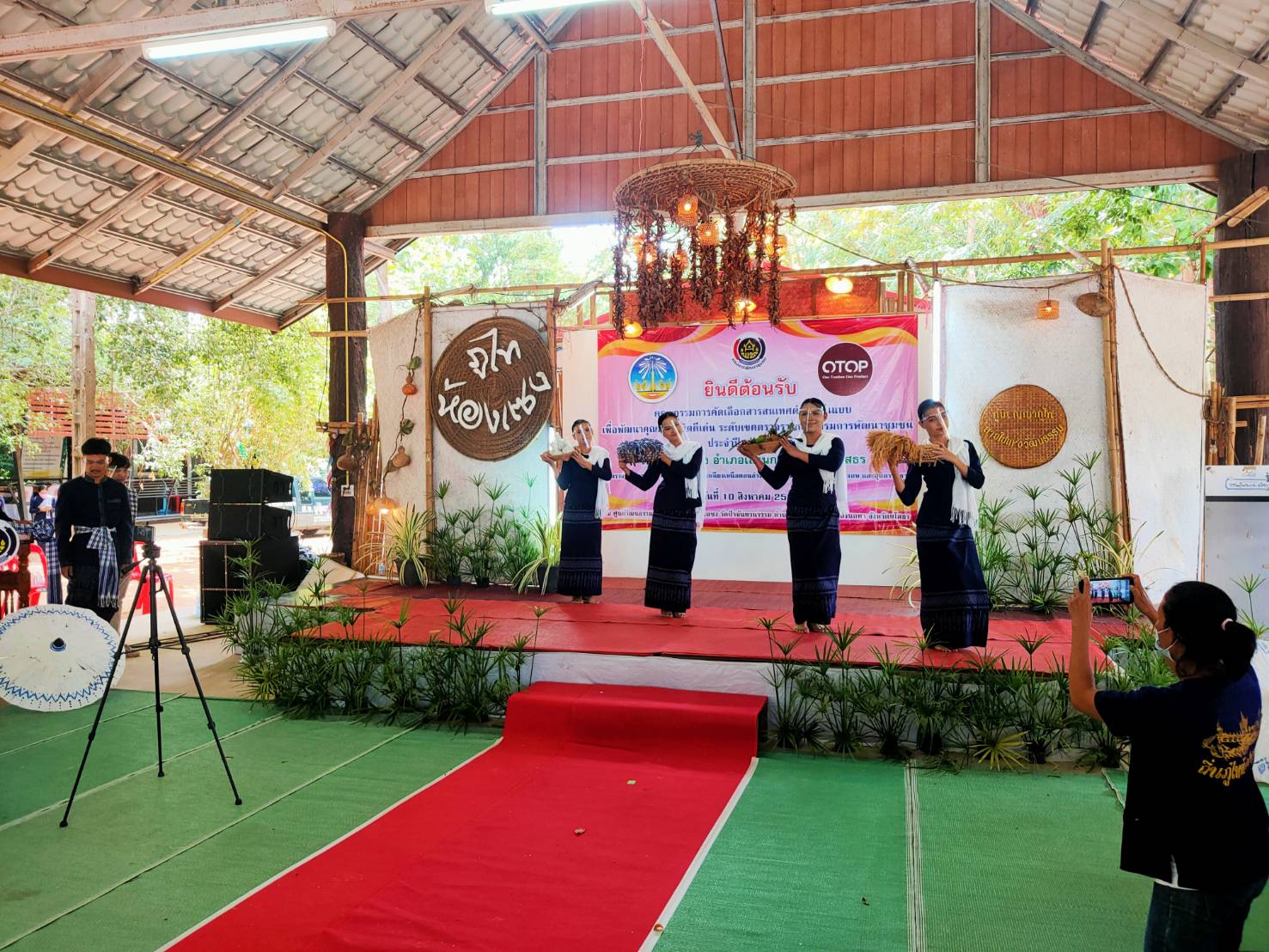 ยโสธร เข้าร่วมการคัดเลือกคนกองทุนพัฒนาบทบาทสตรีดีเด่น ระดับเขตตรวจราชการ และสารสนเทศตำบลต้นแบบเพื่อพัฒนาคุณภาพชีวิตดีเด่น ระดับเขตตรวจ  และการติดตาม ประเมินผลการคัดเลือกหน่วยงานพัฒนาชุมชนใสสะอาด กรมการพัฒนาชุมชน ประจำปี 2564 เขตตรวจที่ 14 กลุ่มจังหวัดภาคตะวันออกเฉียงเหนือตอนล่าง 2 ผ่านระบบการประชุมออนไลน์  (Zoom Cloud Meeting)
