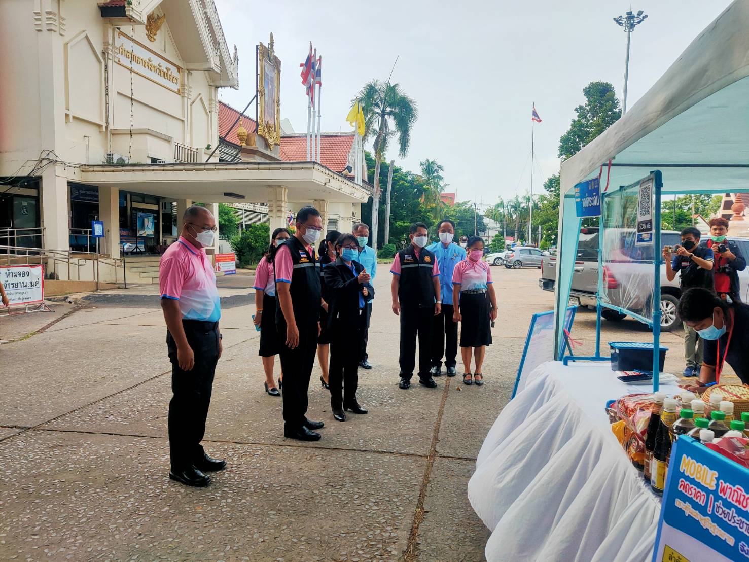 ร่วมเป็นเกียรติในพิธีปล่อยขบวนรถ โครงการรถ Mobile พาณิชย์ ลดราคา โดยสำนักงานพาณิชย์จังหวัดยโสธร