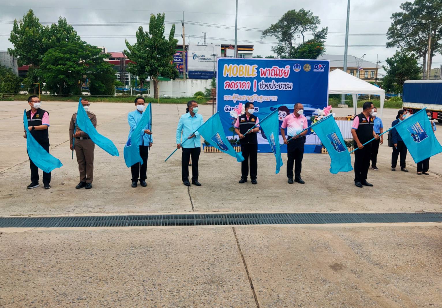 ร่วมเป็นเกียรติในพิธีปล่อยขบวนรถ โครงการรถ Mobile พาณิชย์ ลดราคา โดยสำนักงานพาณิชย์จังหวัดยโสธร