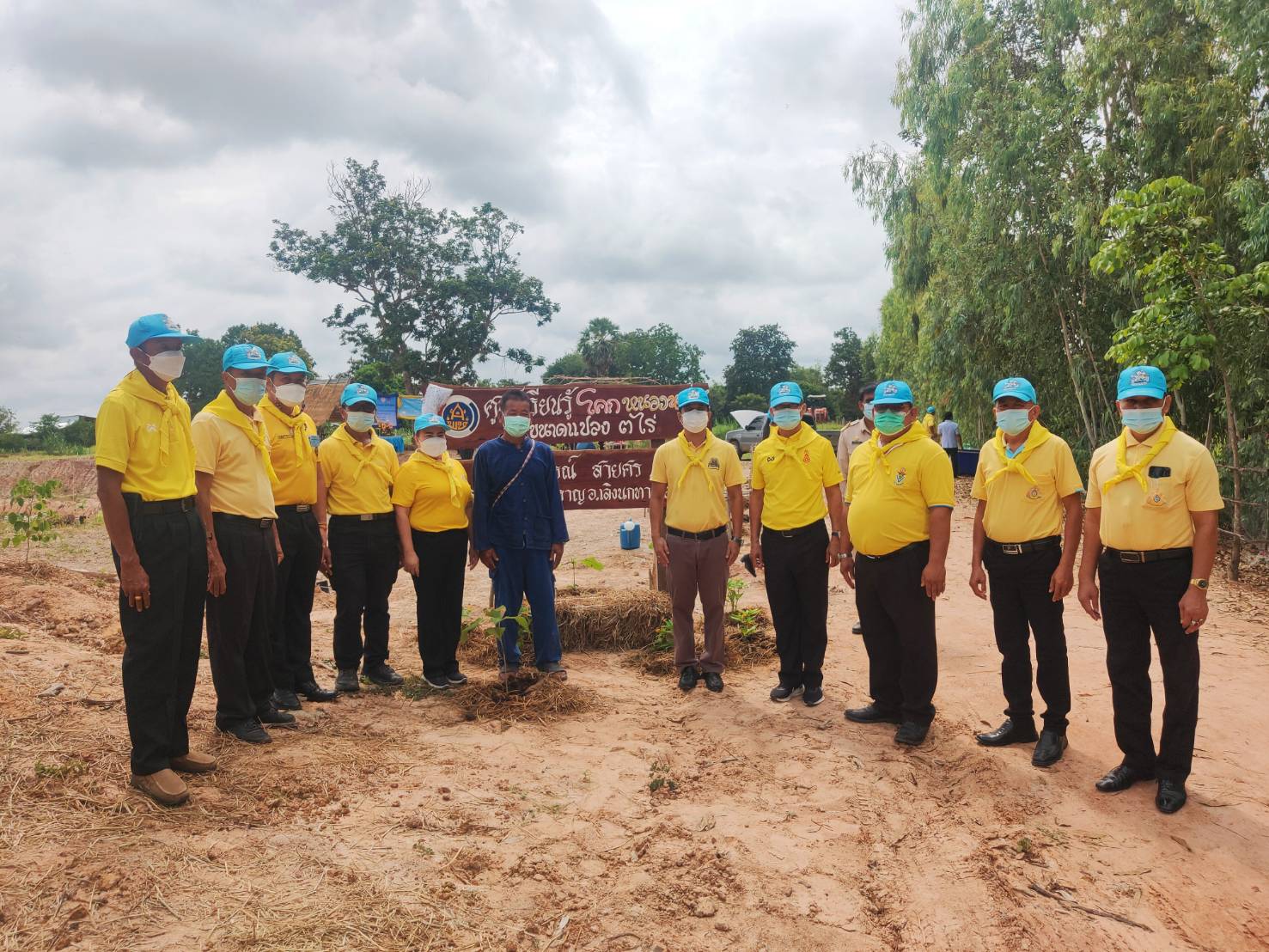 พช.ยโสธร  ร่วมพลังจัดกิจกรรมจิตอาสาพัฒนาชุมชน เอามื้อสามัคคี เพื่อเฉลิมพระเกียรติสมเด็จพระนางเจ้าสิริกิติ์     พระบรมราชินีนาถ พระบรมราชชนนีพันปีหลวง เนื่องในโอกาสมหามงคลเฉลิมพระชมพรรษา 12 สิงหาคม 2564  อำเภอเลิงนกทา  จังหวัดยโสธร