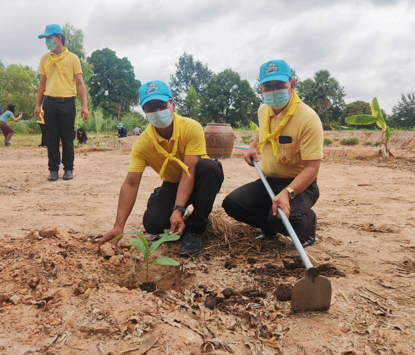 พช.ยโสธร  ร่วมพลังจัดกิจกรรมจิตอาสาพัฒนาชุมชน เอามื้อสามัคคี เพื่อเฉลิมพระเกียรติสมเด็จพระนางเจ้าสิริกิติ์     พระบรมราชินีนาถ พระบรมราชชนนีพันปีหลวง เนื่องในโอกาสมหามงคลเฉลิมพระชมพรรษา 12 สิงหาคม 2564  อำเภอเลิงนกทา  จังหวัดยโสธร