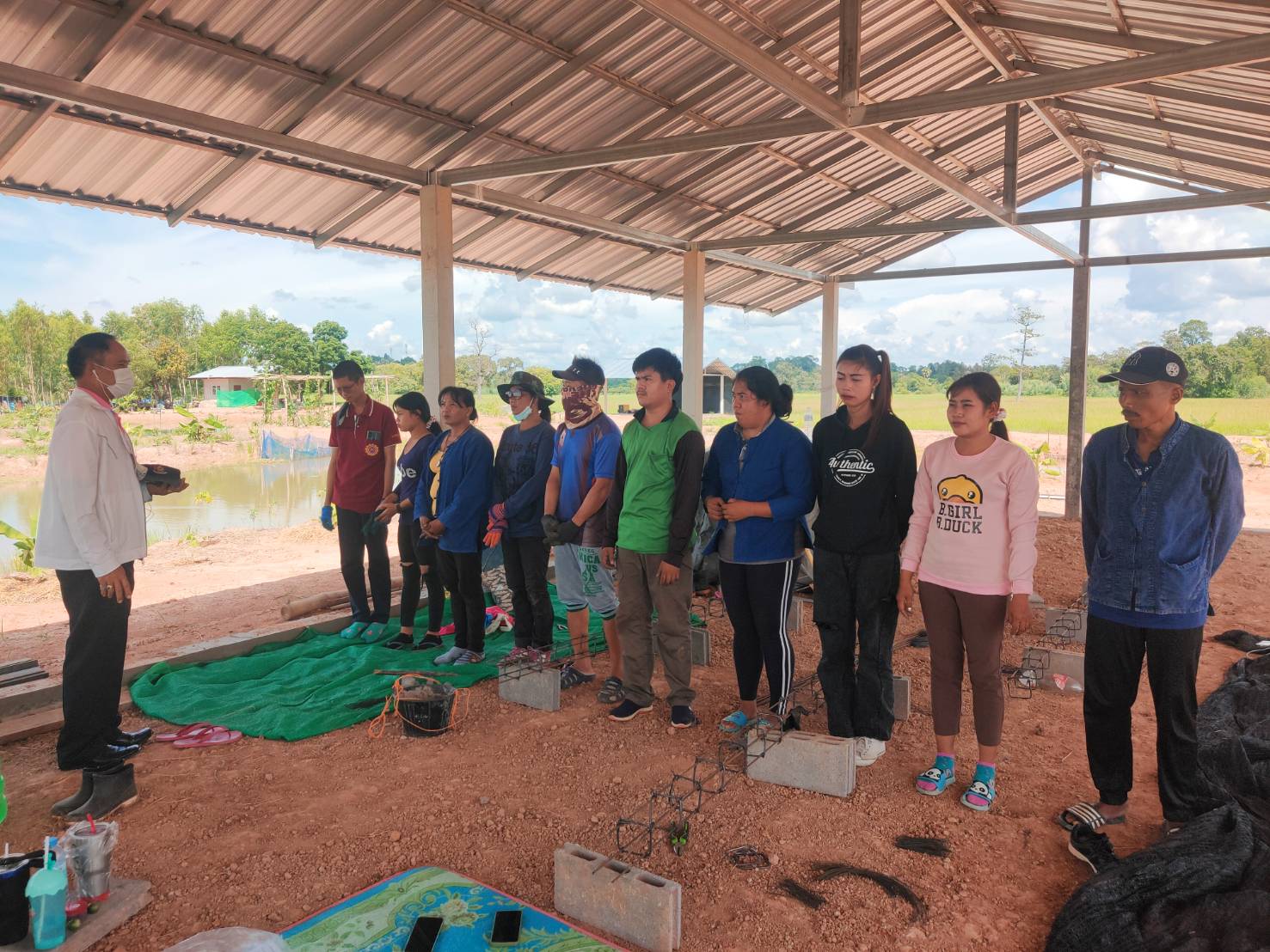 ยโสธร  พัฒนาการจังหวัดยโสธร ตรวจเยี่ยมให้กำลังใจเจ้าหน้าที่พัฒนาชุมชน และลงพื้นที่ติดตามโครงการพัฒนาพื้นที่ต้นแบบการพัฒนาคุณภาพชีวิตตามหลักทฤษฎีใหม่ ประยุกต์สู่ “โคก หนอง นา พช.”  @มหาชนะชัย