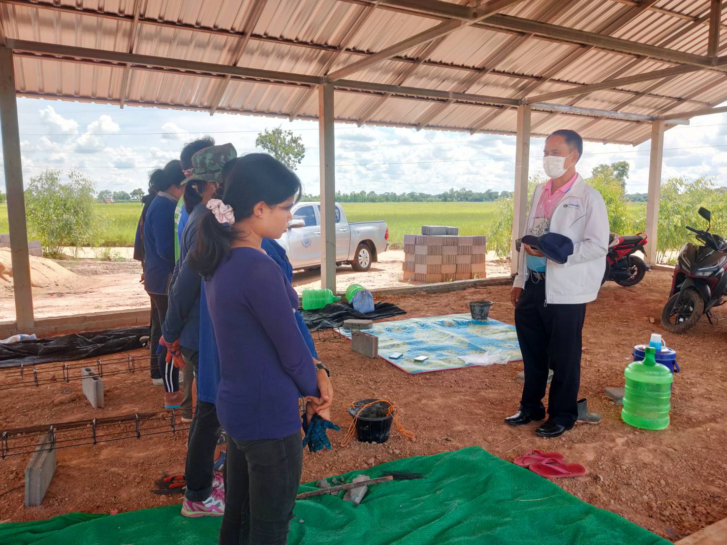 ยโสธร  พัฒนาการจังหวัดยโสธร ตรวจเยี่ยมให้กำลังใจเจ้าหน้าที่พัฒนาชุมชน และลงพื้นที่ติดตามโครงการพัฒนาพื้นที่ต้นแบบการพัฒนาคุณภาพชีวิตตามหลักทฤษฎีใหม่ ประยุกต์สู่ “โคก หนอง นา พช.”  @มหาชนะชัย