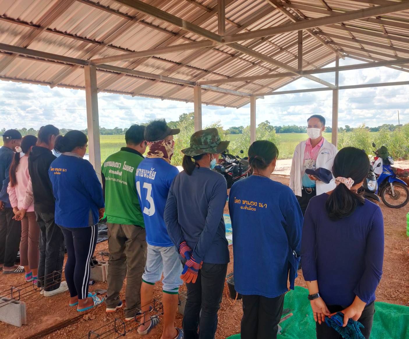 ยโสธร  พัฒนาการจังหวัดยโสธร ตรวจเยี่ยมให้กำลังใจเจ้าหน้าที่พัฒนาชุมชน และลงพื้นที่ติดตามโครงการพัฒนาพื้นที่ต้นแบบการพัฒนาคุณภาพชีวิตตามหลักทฤษฎีใหม่ ประยุกต์สู่ “โคก หนอง นา พช.”  @มหาชนะชัย
