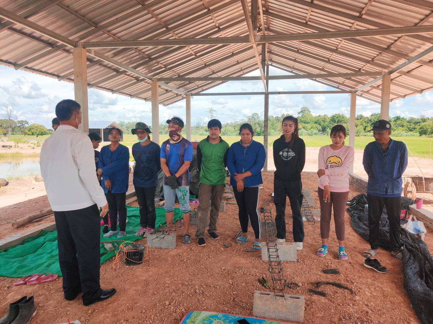 ยโสธร  พัฒนาการจังหวัดยโสธร ตรวจเยี่ยมให้กำลังใจเจ้าหน้าที่พัฒนาชุมชน และลงพื้นที่ติดตามโครงการพัฒนาพื้นที่ต้นแบบการพัฒนาคุณภาพชีวิตตามหลักทฤษฎีใหม่ ประยุกต์สู่ “โคก หนอง นา พช.”  @มหาชนะชัย