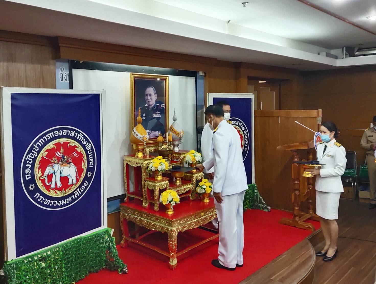 พช.ยโสธร พัฒนาการจังหวัดยโสธร รับมอบเครื่องหมาย “รักษาดินแดนยิ่งชีพ” เชิดชูเกียรติผู้ประกอบคุณงามความดีต่อประเทศชาติ