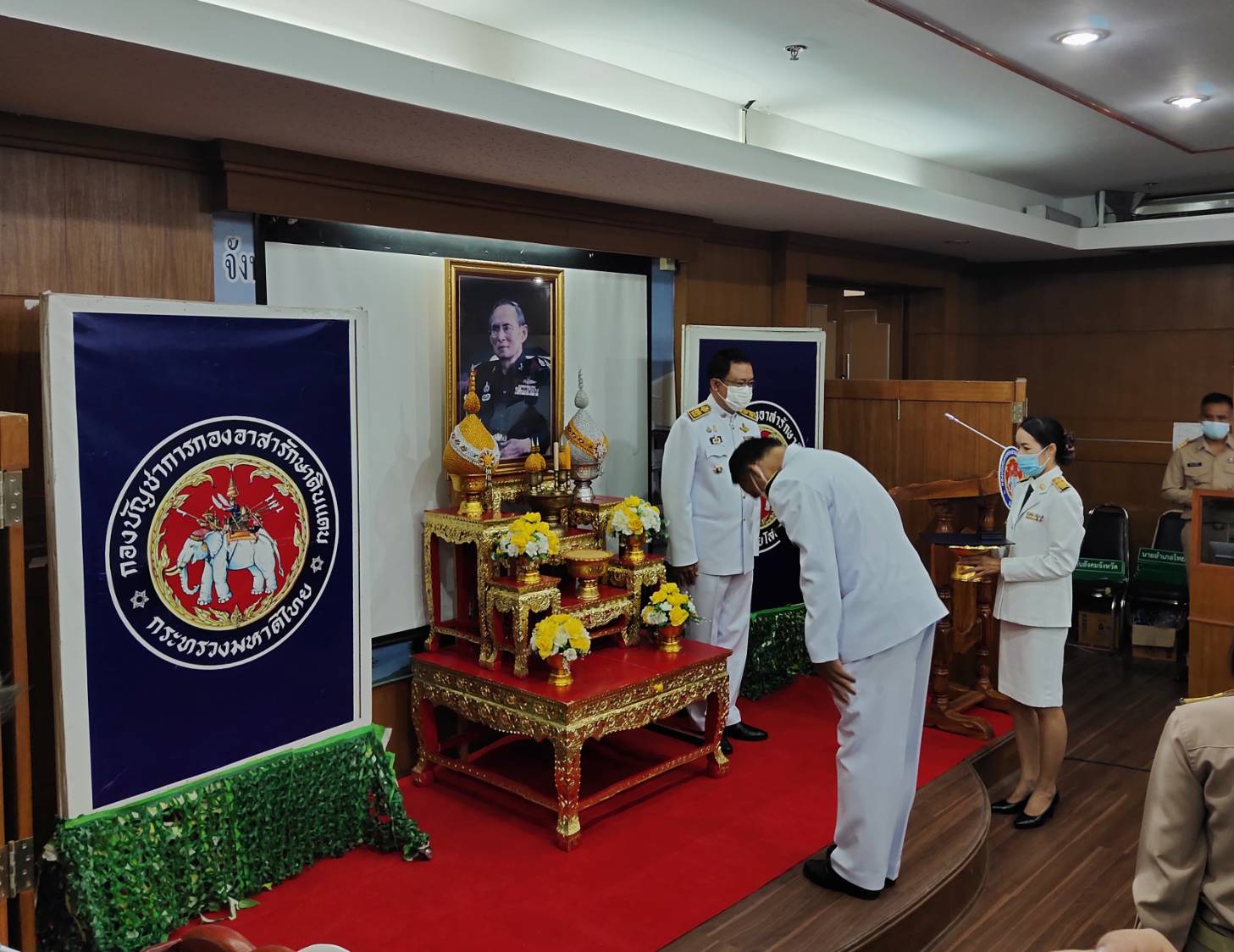 พช.ยโสธร พัฒนาการจังหวัดยโสธร รับมอบเครื่องหมาย “รักษาดินแดนยิ่งชีพ” เชิดชูเกียรติผู้ประกอบคุณงามความดีต่อประเทศชาติ