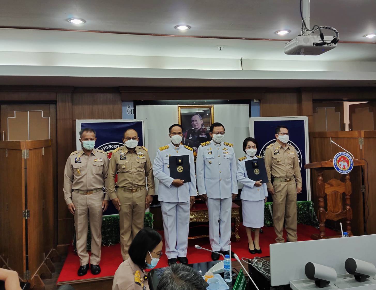 พช.ยโสธร พัฒนาการจังหวัดยโสธร รับมอบเครื่องหมาย “รักษาดินแดนยิ่งชีพ” เชิดชูเกียรติผู้ประกอบคุณงามความดีต่อประเทศชาติ