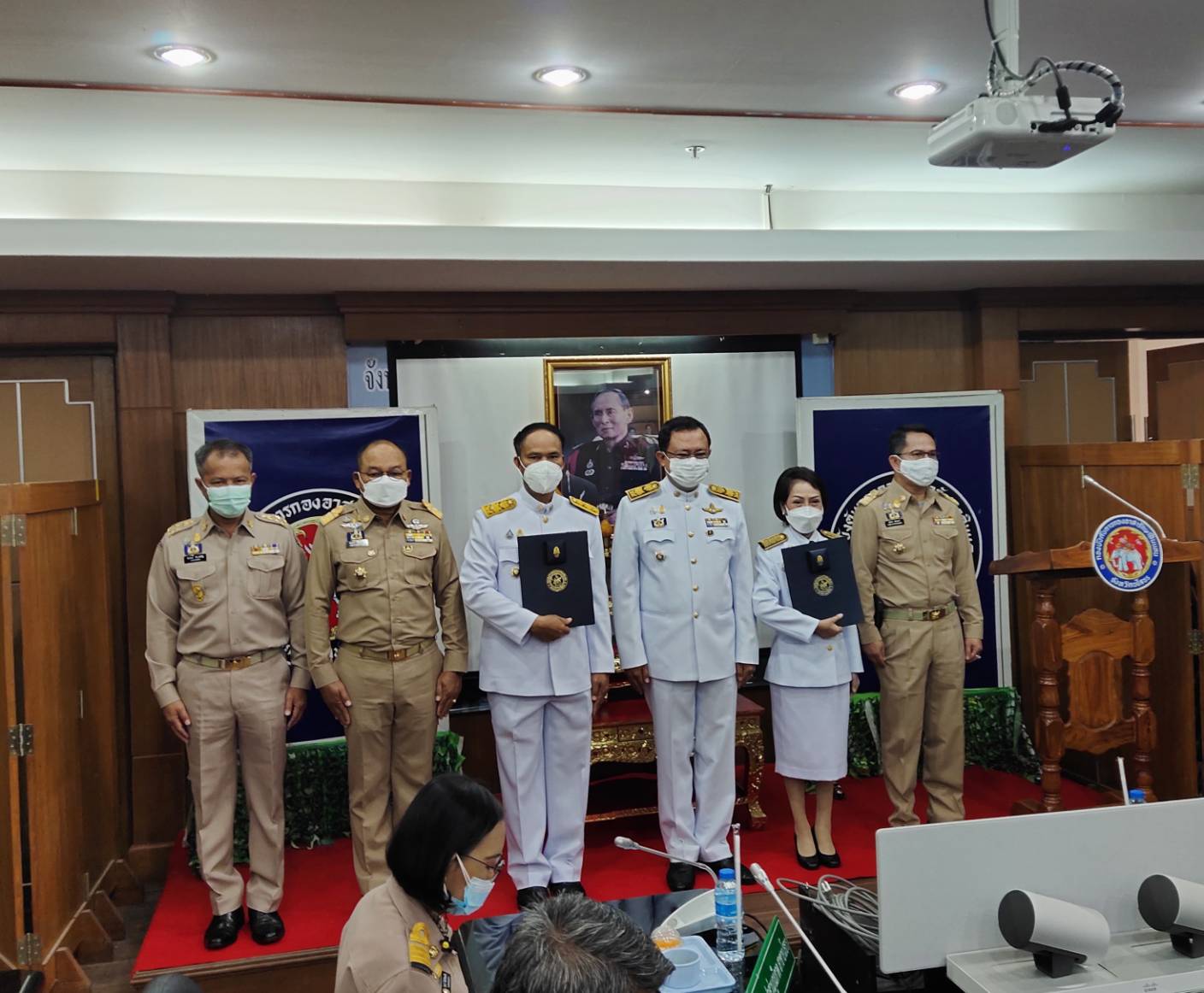 พช.ยโสธร พัฒนาการจังหวัดยโสธร รับมอบเครื่องหมาย “รักษาดินแดนยิ่งชีพ” เชิดชูเกียรติผู้ประกอบคุณงามความดีต่อประเทศชาติ