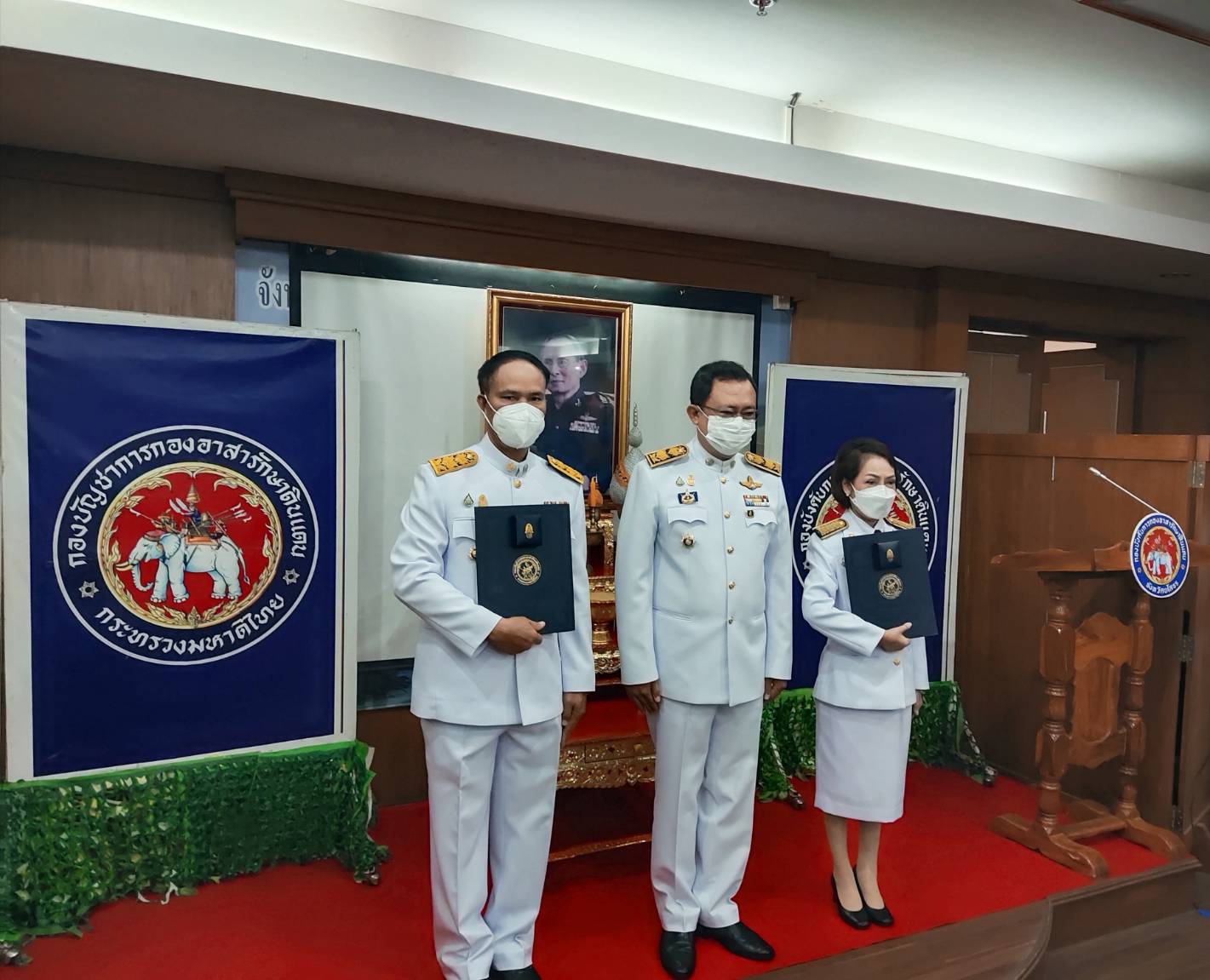 พช.ยโสธร พัฒนาการจังหวัดยโสธร รับมอบเครื่องหมาย “รักษาดินแดนยิ่งชีพ” เชิดชูเกียรติผู้ประกอบคุณงามความดีต่อประเทศชาติ