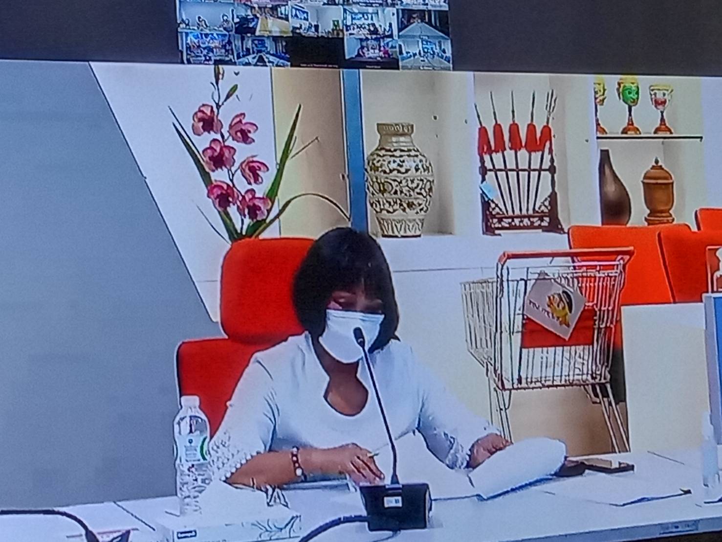 ร่วมประชุมชี้แจงแนวทางการคัดเลือกข้าราชการเข้ารับการประเมินผลงานเพื่อเลื่อนขึ้นแต่งตั้งให้ดำรงตำแหน่งสำหรับผู้ปฏิบัติงานที่มีประสบการณ์ ประเภทวิชาการ ระดับชำนาญพิเศษ กรมการพัฒนาชุมชน ประจำปีงบประมาณ        พ.ศ. 2564 ผ่านระบบประชุมทางไกล (Video Conference