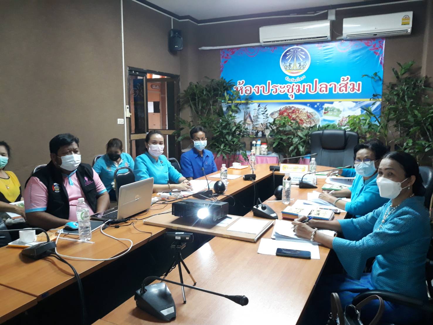 พช. ยโสธร เข้าร่วมการคัดเลือกครัวเรือนสัมมาชีพชุมชนดีเด่น ระดับภาค วันที่ 2  (ครัวเรือนนายสุกัณ       ประการแก้ว ครัวเรือนจากสัมมาชีพชุมชนดีเด่น พื้นที่อำเภอคำเขื่อนแก้ว) ผ่านระบบออนไลน์ ( Zoom cloud Meeting)