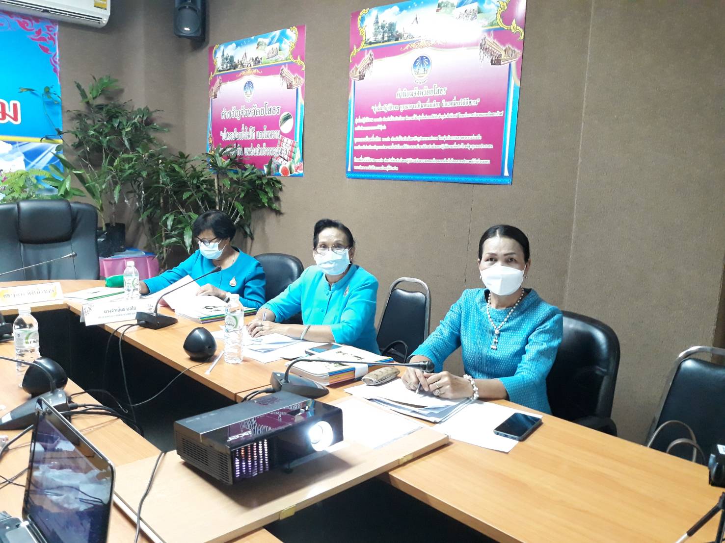 พช. ยโสธร เข้าร่วมการคัดเลือกครัวเรือนสัมมาชีพชุมชนดีเด่น ระดับภาค วันที่ 2  (ครัวเรือนนายสุกัณ       ประการแก้ว ครัวเรือนจากสัมมาชีพชุมชนดีเด่น พื้นที่อำเภอคำเขื่อนแก้ว) ผ่านระบบออนไลน์ ( Zoom cloud Meeting)