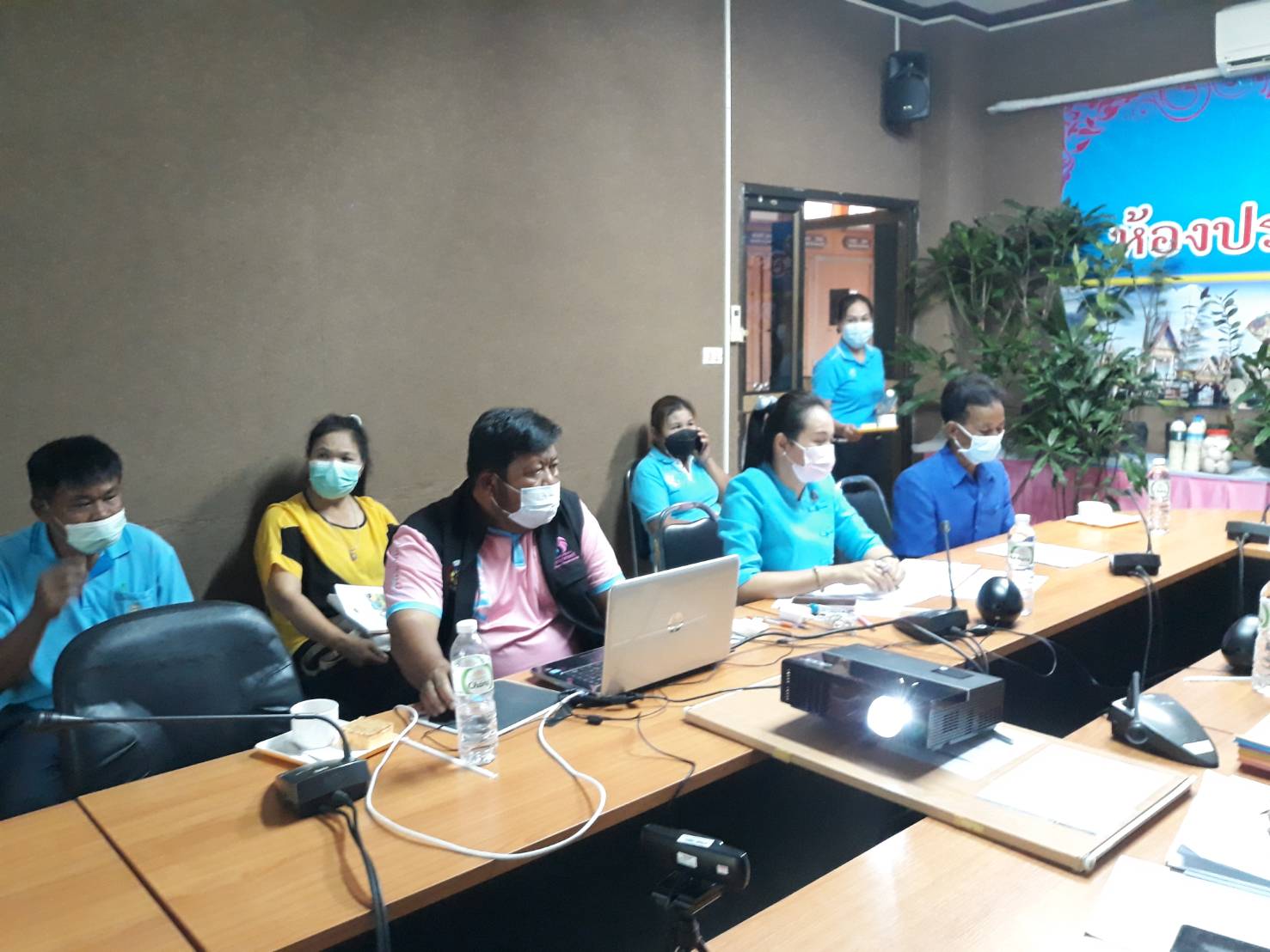 พช. ยโสธร เข้าร่วมการคัดเลือกครัวเรือนสัมมาชีพชุมชนดีเด่น ระดับภาค วันที่ 2  (ครัวเรือนนายสุกัณ       ประการแก้ว ครัวเรือนจากสัมมาชีพชุมชนดีเด่น พื้นที่อำเภอคำเขื่อนแก้ว) ผ่านระบบออนไลน์ ( Zoom cloud Meeting)