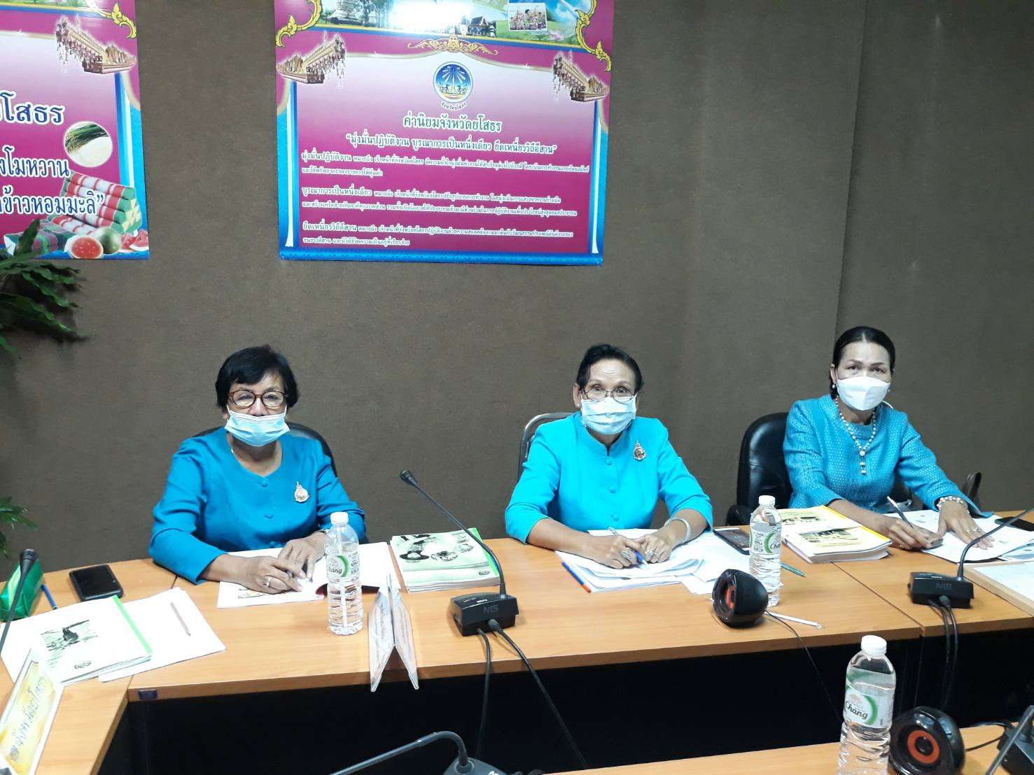 พช. ยโสธร เข้าร่วมการคัดเลือกครัวเรือนสัมมาชีพชุมชนดีเด่น ระดับภาค วันที่ 2  (ครัวเรือนนายสุกัณ       ประการแก้ว ครัวเรือนจากสัมมาชีพชุมชนดีเด่น พื้นที่อำเภอคำเขื่อนแก้ว) ผ่านระบบออนไลน์ ( Zoom cloud Meeting)