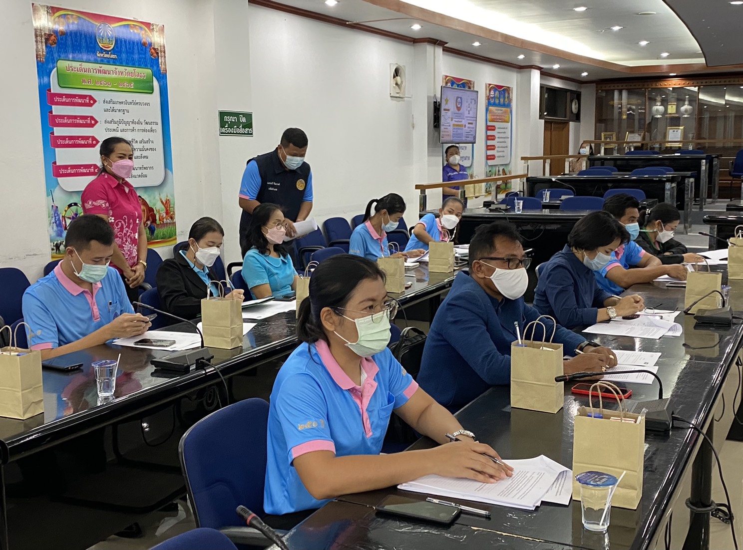 พช.ยโสธร  ร่วมประชุมรับฟังรายงานผลการดำเนินงานตามแผนการวิจัยและนวัตกรรมเพื่อแก้ไขปัญหาความยากจนแบบเบ็ดเสร็จและแม่นยำ ในพื้นที่จังหวัดยโสธร