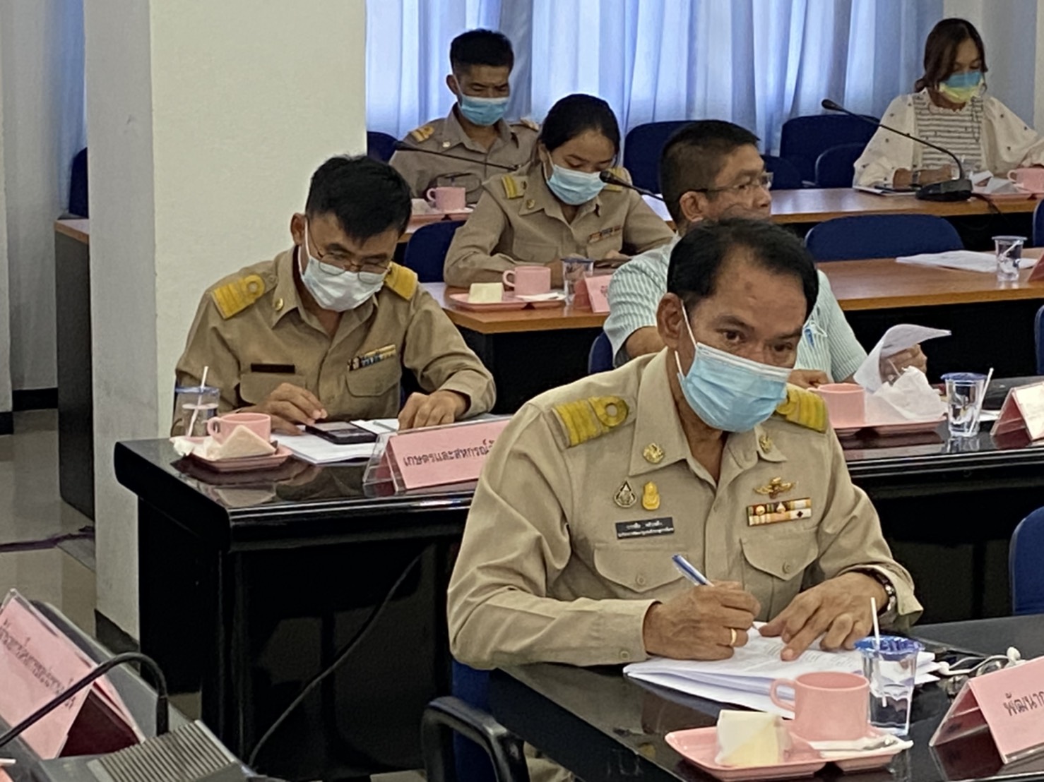 พช. ยโสธร ประชุมคณะอนุกรรมการจัดทำแผนพัฒนากลุ่มจังหวัดภาคตะวันออกเฉียงเหนือตอนล่าง 2 พ.ศ. 2566 – 2570  และคณะทำงานจัดทำแผนปฏิบัติราชการประจำปีของกลุ่มจังหวัดภาคตะวันออกเฉียงเหนือตอนล่าง 2 ประจำปีงบประมาณ พ.ศ๒๕๖๐ โดยประชุมผ่านสื่ออิเล็กทรอนิกส์ด้วยโปรแกรม (Zoom Meeting) ครั้งที่ 2/2564 ณ ห้องประชุมพรหมวรราช ชั้น 4 ศาลากลางจังหวัดอุบลราชธานี